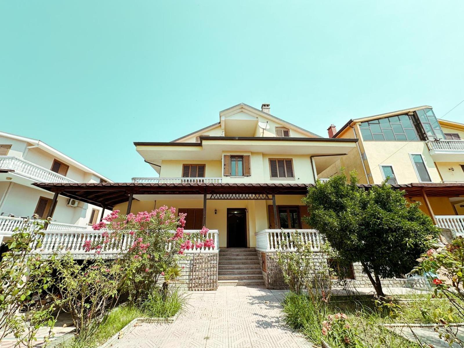 Vizion Hotel Shkodër Esterno foto