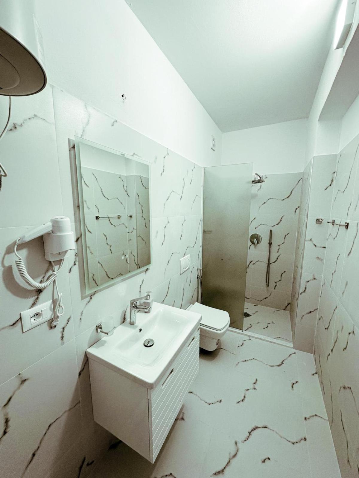 Vizion Hotel Shkodër Esterno foto